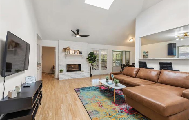 1020 HICKORY CIR