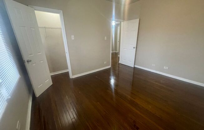 3 beds, 1 bath, $1,200, Unit 7700 #3N