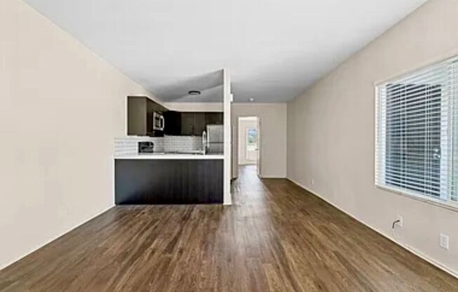 1 bed, 1 bath, $2,200, Unit UNIT H