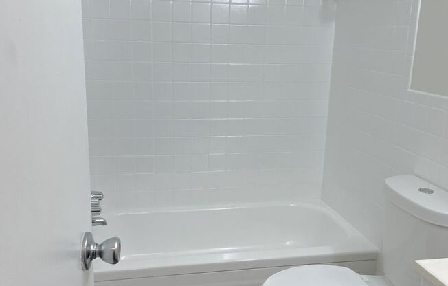 2 beds, 1 bath, 800 sqft, $1,389, Unit A11