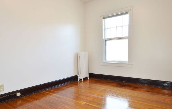 1 bed, 1 bath, 425 sqft, $955, Unit 7 - 36
