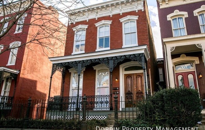 113 W CLAY ST