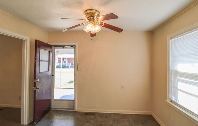 3 beds, 1 bath, $1,250