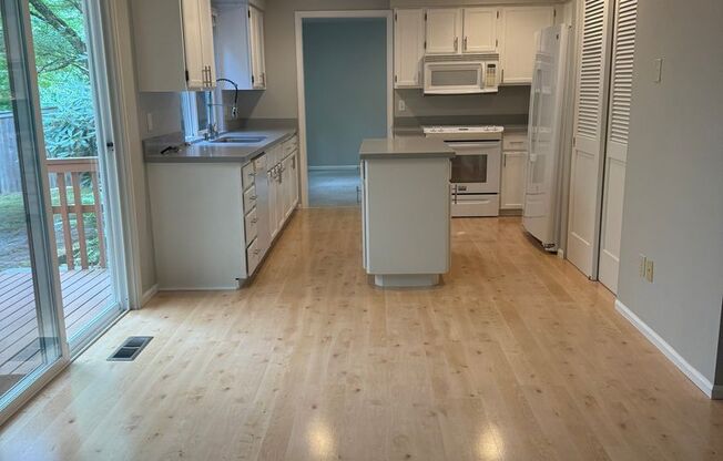 $3850.00 3 Bedroom 2.5 Bath Modern Style Home in Kirkland