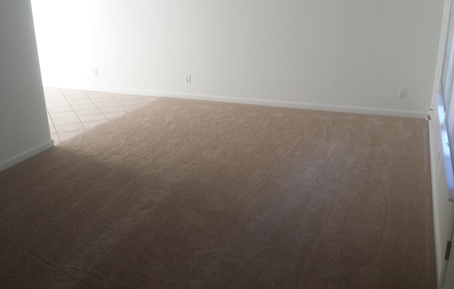 Adorable Upgraded Condo Near Downtown