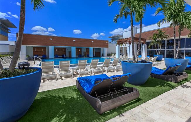 Hermitage_Apartments_Pool_2_Saint_Petersburg_FL