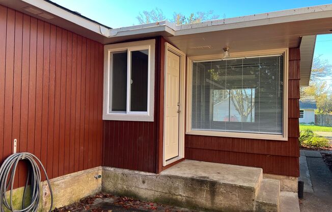 Freshly updated 2 bedroom duplex in Thurston!