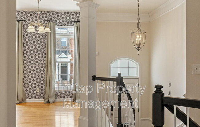 2746 LAURELCHERRY ST