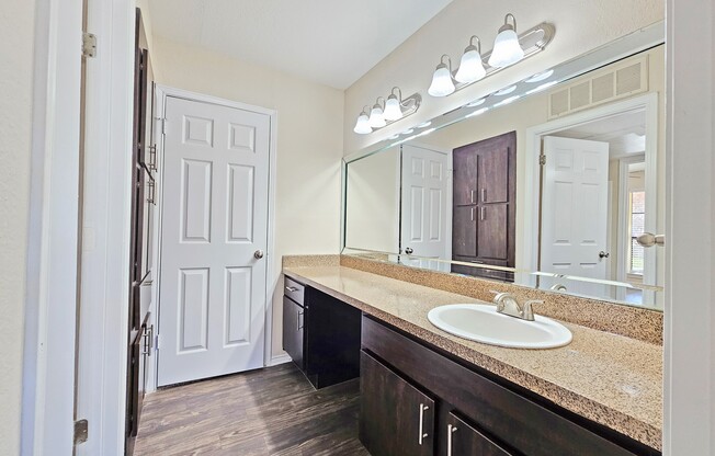 2 beds, 1 bath, 1,062 sqft, $2,395