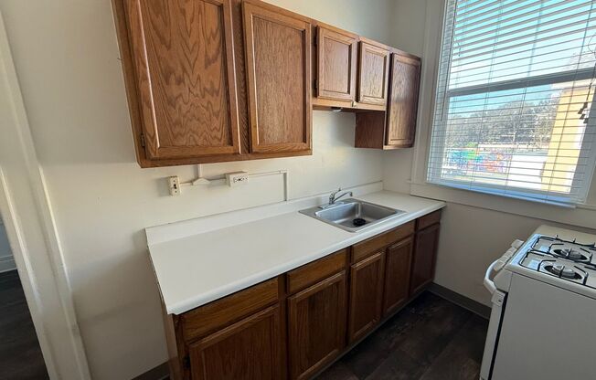 Studio, 1 bath, 450 sqft, $1,250, Unit Unit 306