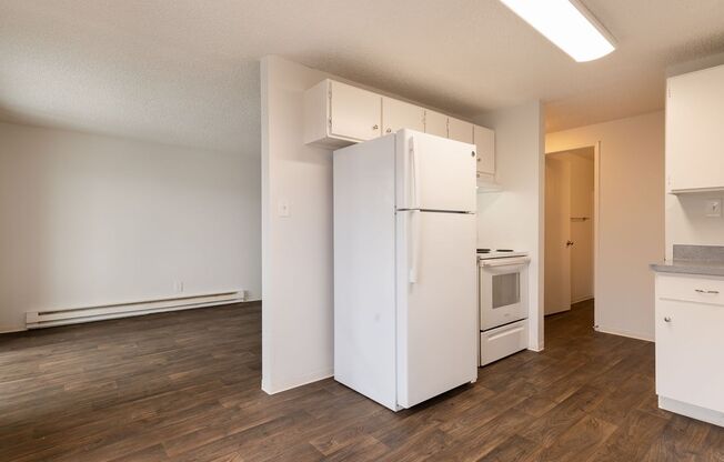 Harborview East: Leasing Specials! Updated 1 & 2-Bedroom Apartments in Tacoma