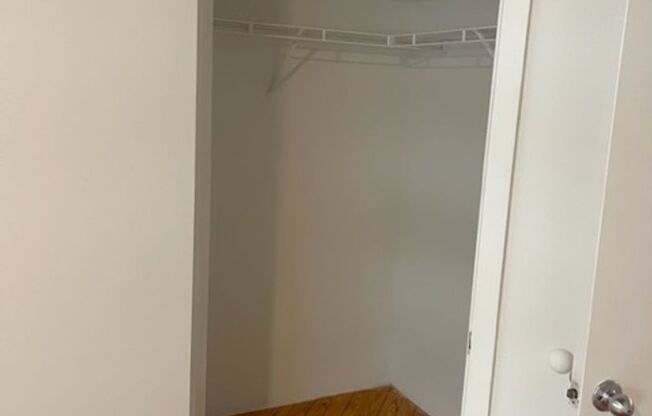 2 beds, 1 bath, 1,140 sqft, $2,200, Unit 900-314
