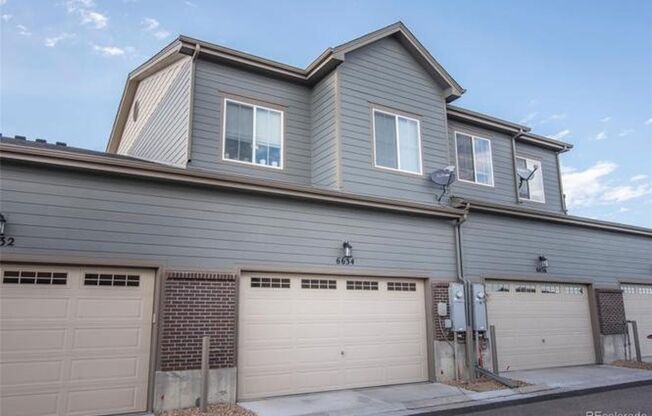 GORGEOUS LUXURY 3 or 4 BDRM, 4 BATH, 2-CAR TOWNHOME! AVAIL. MAY 1st!
