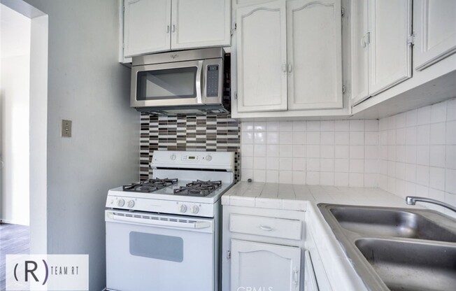 1 bed, 1 bath, 415 sqft, $1,600