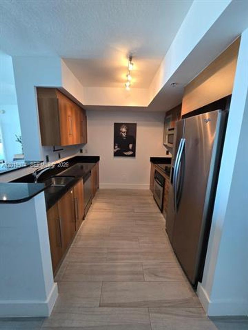 2 beds, 2 baths, 1,227 sqft, $4,400, Unit 325 S Biscayne Blvd # 3719