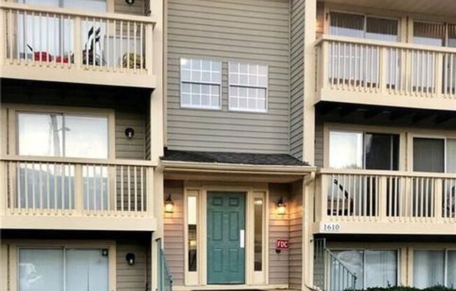 Updated condo across from UNCC!! Dont Miss this !!!!!
