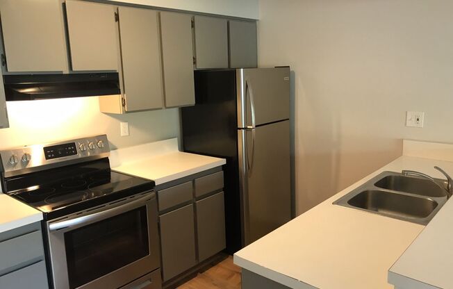 Awesome Remodeled Top Floor condo in Point Loma Tennis Club