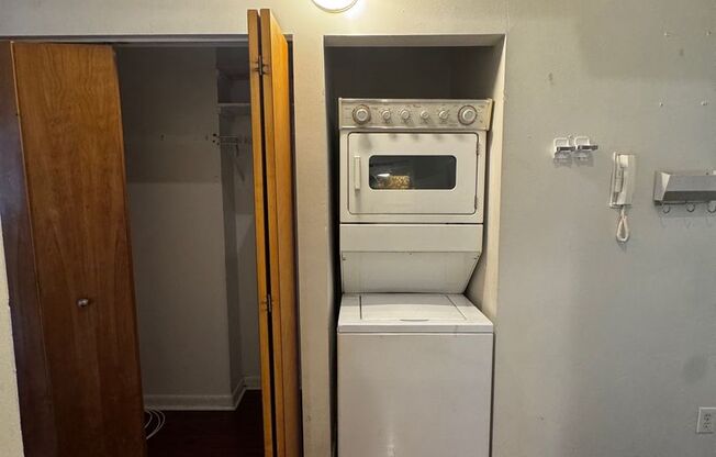 Studio, 1 bath, 650 sqft, $1,050, Unit 303