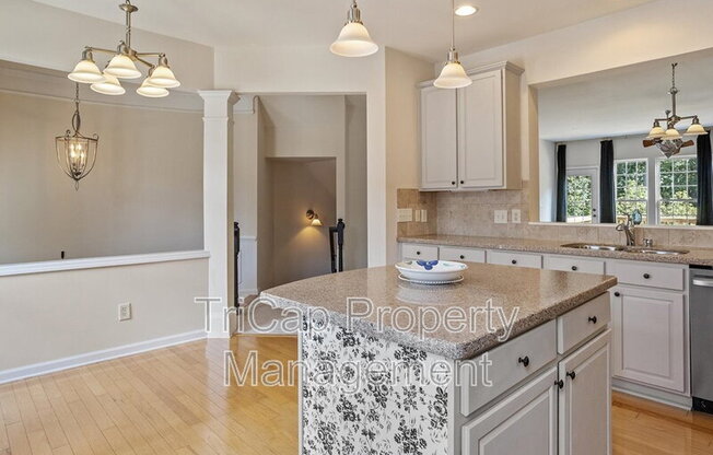 2746 LAURELCHERRY ST