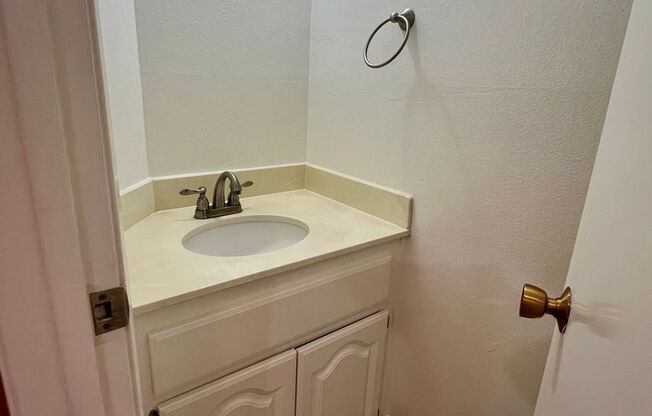Stunning, spacious and large Milpitas condo - Move in NOW $3725