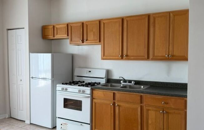 Studio, 1 bath, $1,050, Unit 403