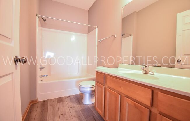 3 beds, 2 baths, $1,295