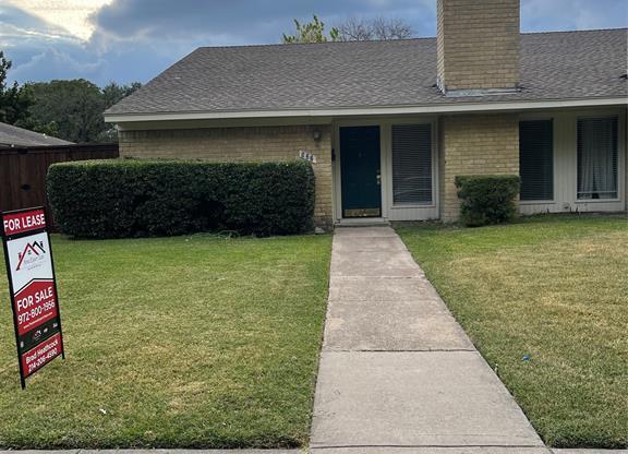 522 TOWNE HOUSE LN 