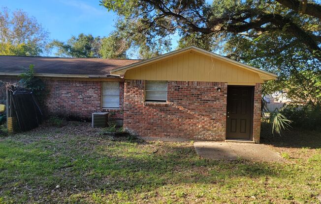 2 beds, 1 bath, $1,095