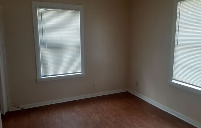 3 beds, 1 bath, $850