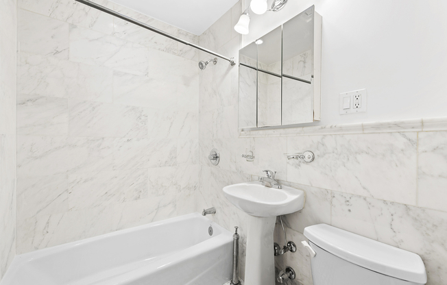 2 beds, 1 bath, $4,600, Unit 4A