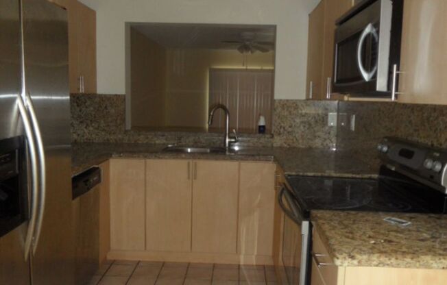 Townhome 2 Bedroom 2.5 Bathroom and fenced backyard
