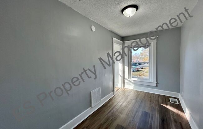 2 beds, 1 bath, $1,095