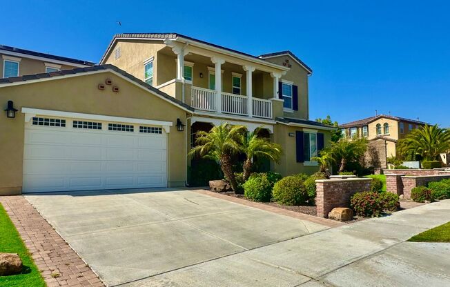 Corner lot Executive home near everything!
