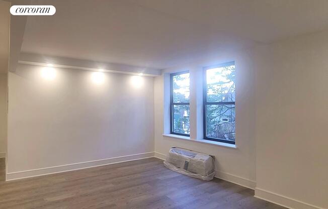 2 beds, 1 bath, $7,400, Unit 5I