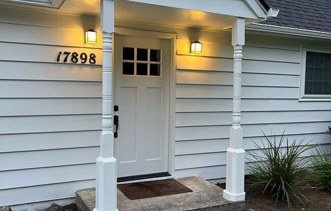 Beautiful Home w/Upgrades Throughout in Lake O~ Great School's, Shopping and Dining~ Don't Miss Out!