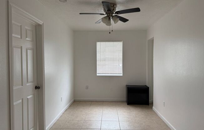 2 beds, 1 bath, 500 sqft, $950, Unit 3