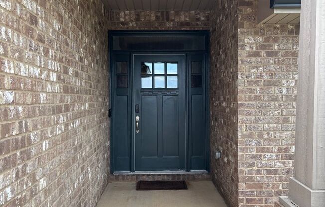 Modern Home in GREAT neighborhood w/ community pool!!