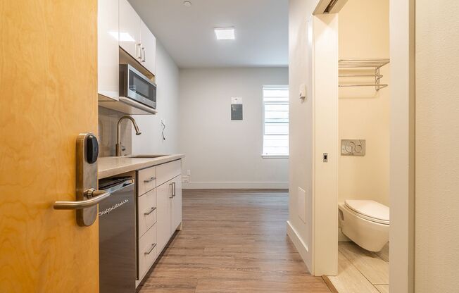 Studio, 1 bath, 210 sqft, $1,015, Unit 102