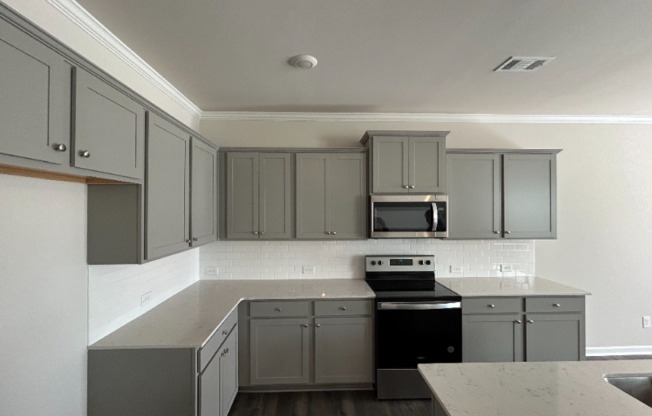 5135 TULIP SQ