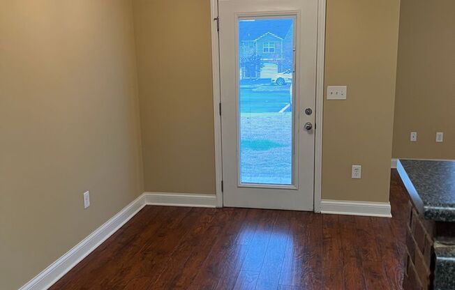 1 bed, 1 bath, 765 sqft, $825, Unit 125