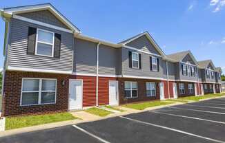 Exterior Porch at Chariot Pointe Apartments, Murfreesboro, TN 37130