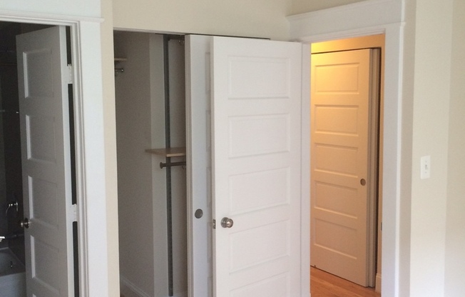 3 beds, 2 baths, $5,000, Unit 405