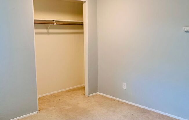 Light, Bright and Updated 2 bed 1.5 bath townhouse in Lynnwood