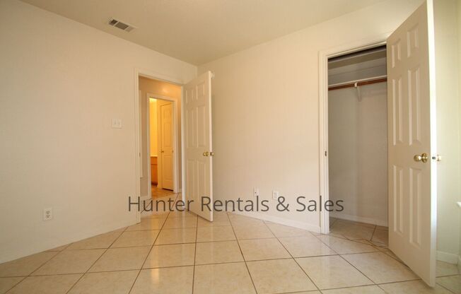 3 beds, 2 baths, $1,175, Unit Unit A