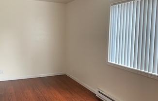 2 beds, 1 bath, 950 sqft, $1,150, Unit 2