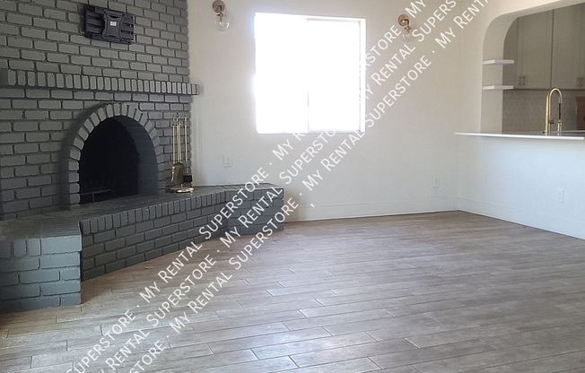 1112 E RIVIERA DR
