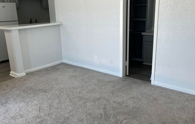 Studio, 1 bath, 450 sqft, $640, Unit 234-J