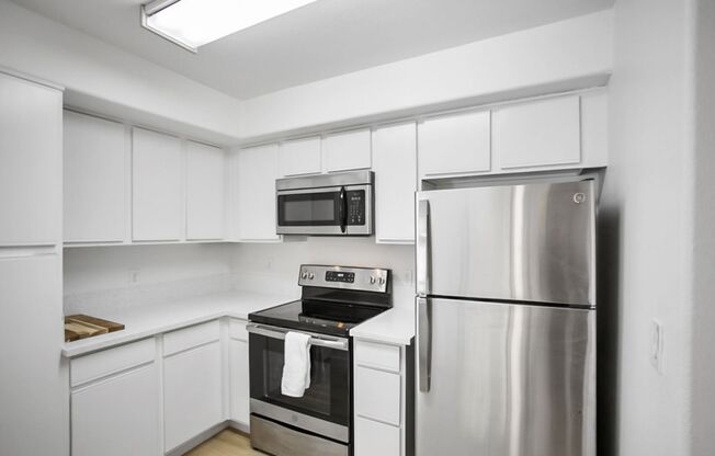 3 beds, 2 baths, $1,570, Unit # 2084