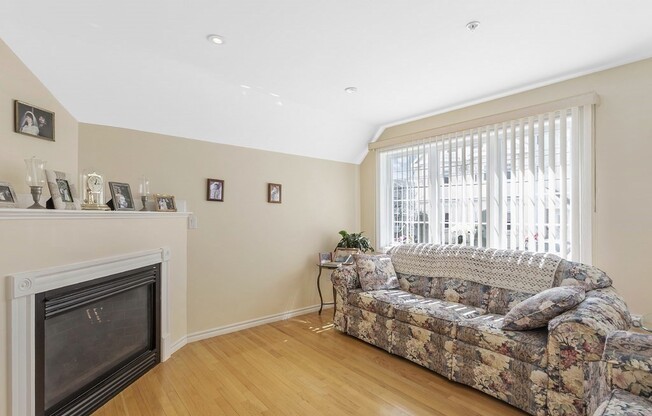 40 MYRTLE ST