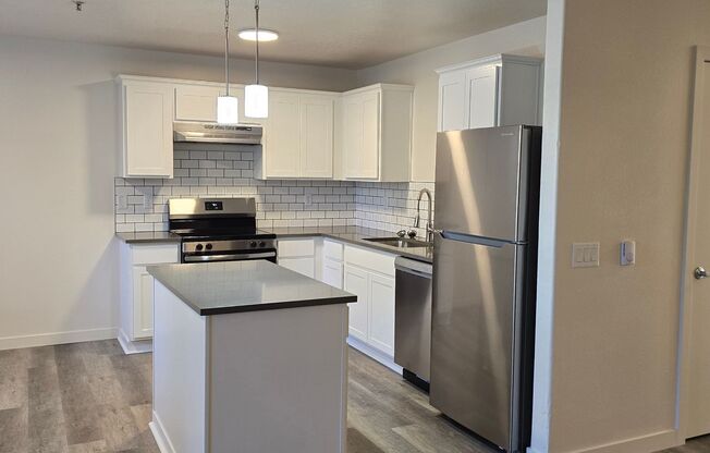 2 beds, 2 baths, 981 sqft, $1,795, Unit 118